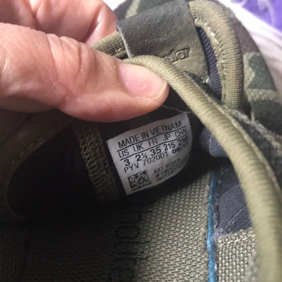 Kids Adidas tennis shoes - Picture 4 of 4